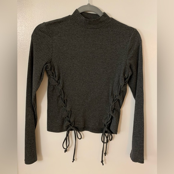 Cute crop style Guess sweater. - Picture 1 of 5